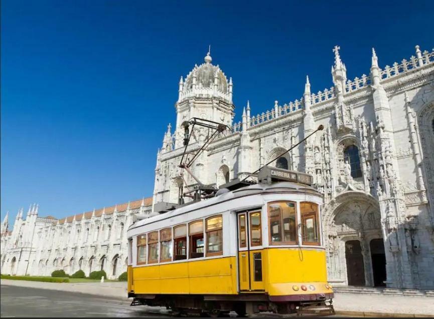 Belem! Charming 2 Bedroom W Terrace, Wifi & Free Street Parking Apartment Lisbon