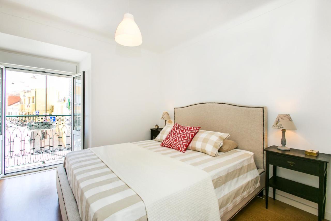 Apartment Belem! Charming 2 Bedroom W Terrace, Wifi & Free Street Parking *